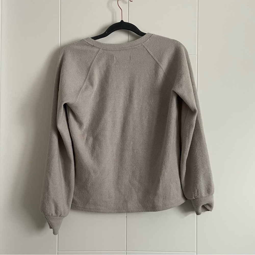 Abercrombie and Fitch V neck Sweater - Picture 4 of 4